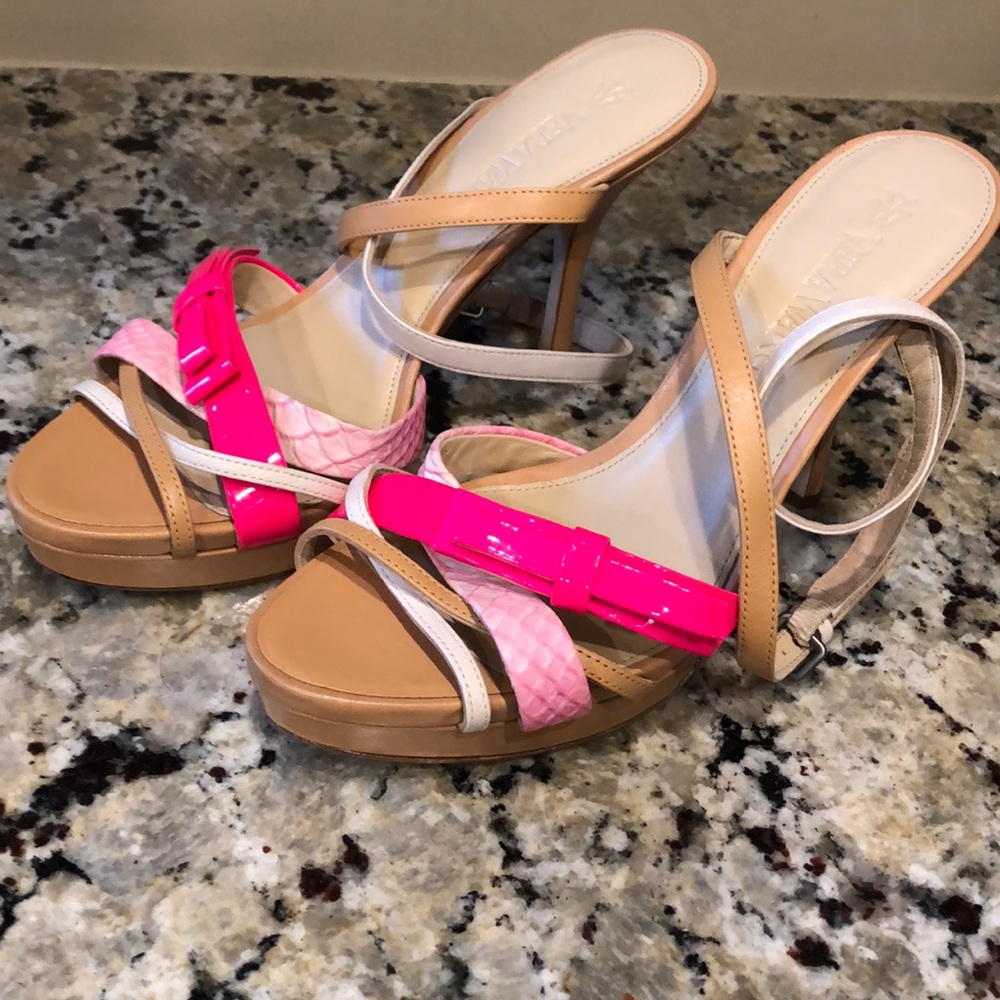 NEW Vera Wang strappy high heels